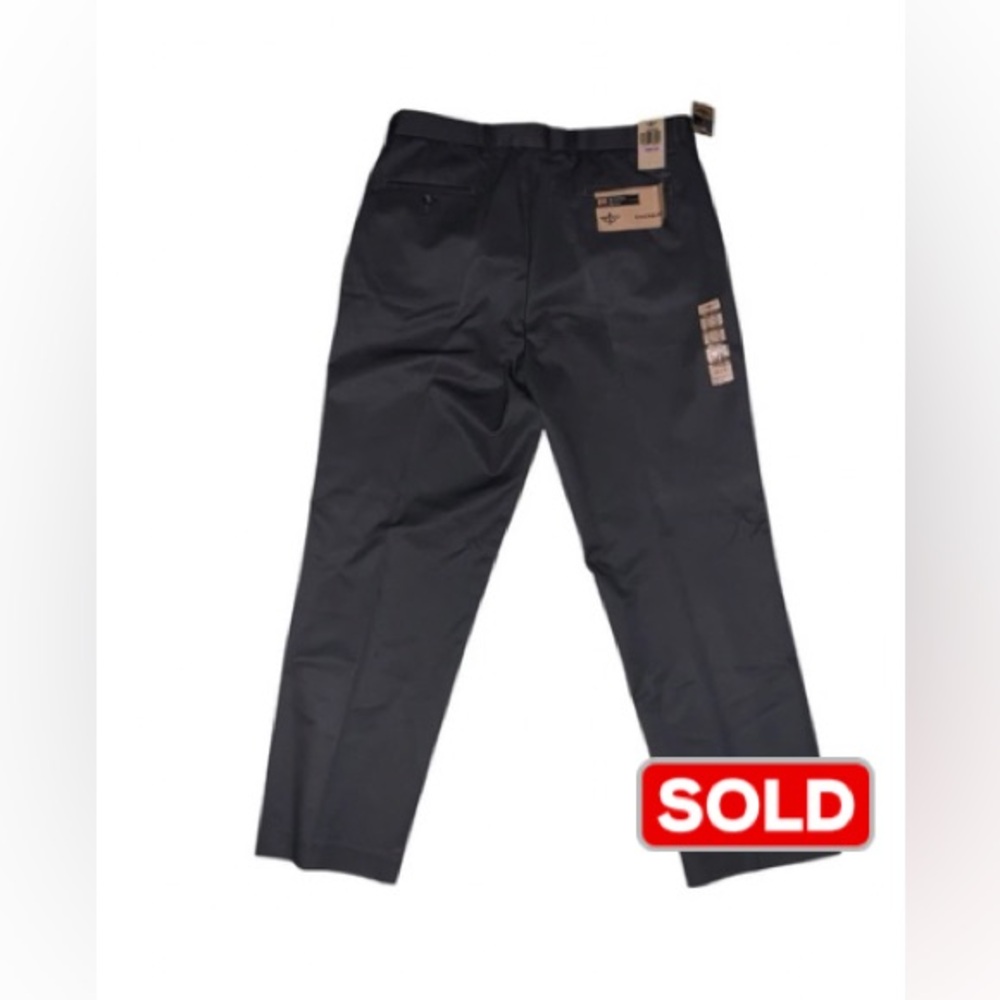 Dockers D3 Classic Fit Pleated Iron Free Khakis Men Size W38 L32 Iron Grey NWT